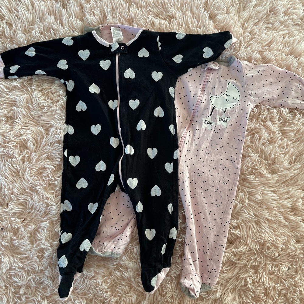 GERBER pajama set.